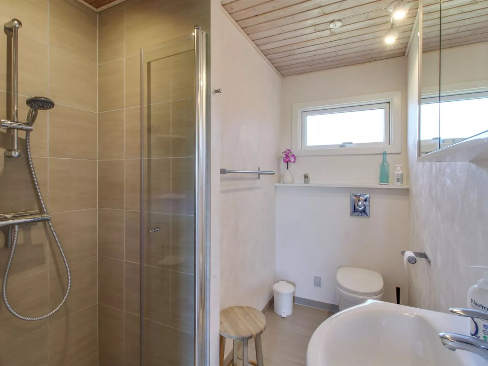 "Yanne" - 400m from the sea-Binnen