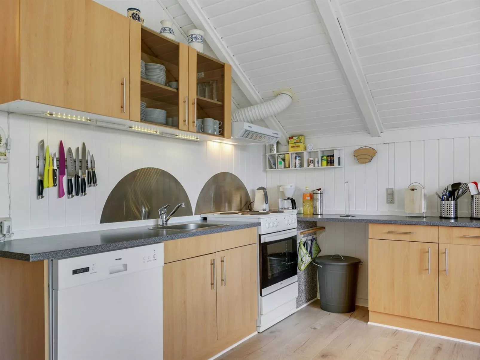 "Hortensia" - 350m from the sea-Binnen