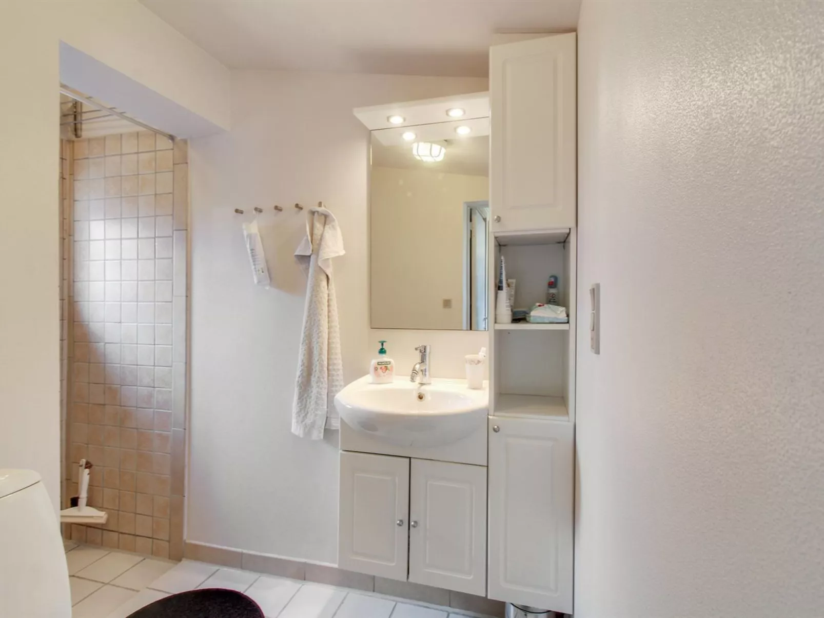 "Erno" - 20m from the sea-Binnen