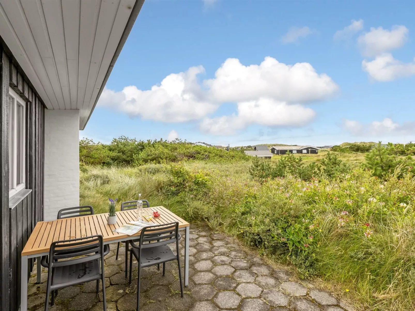 "Iken" - 500m from the sea-Buiten