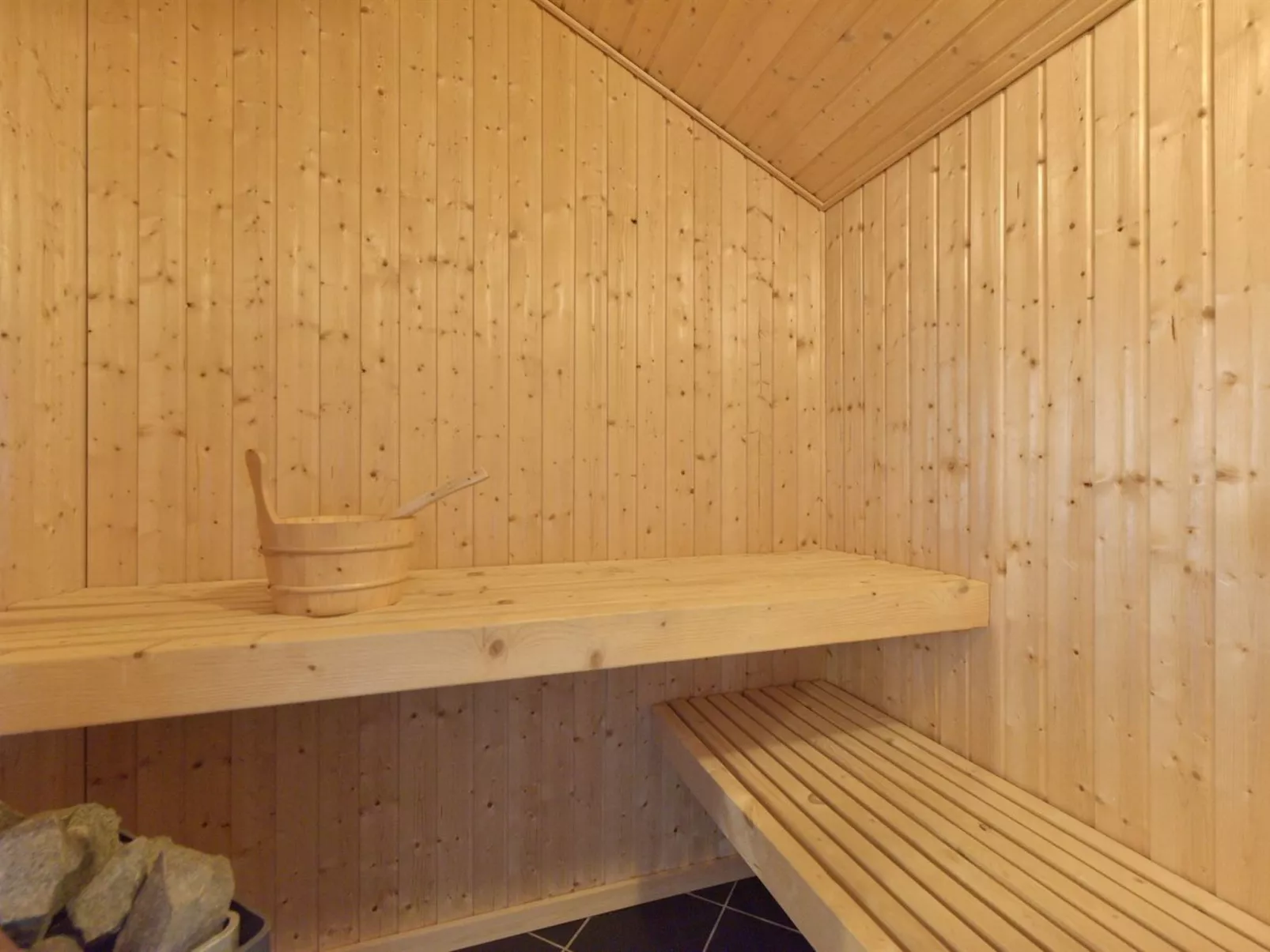 "Harth" - 700m to the fjord-Binnen