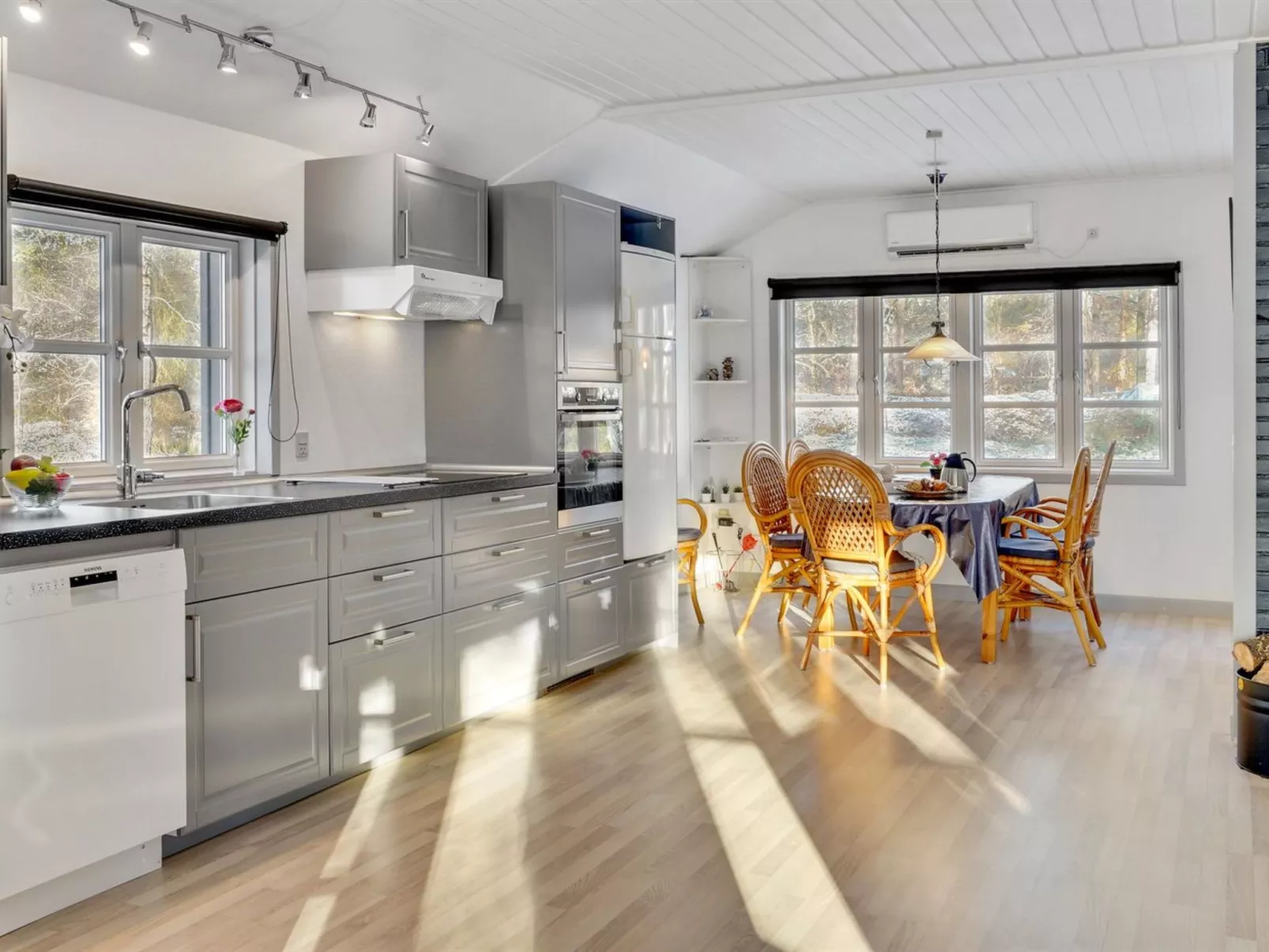 "Agneta" - 750m from the sea-Binnen