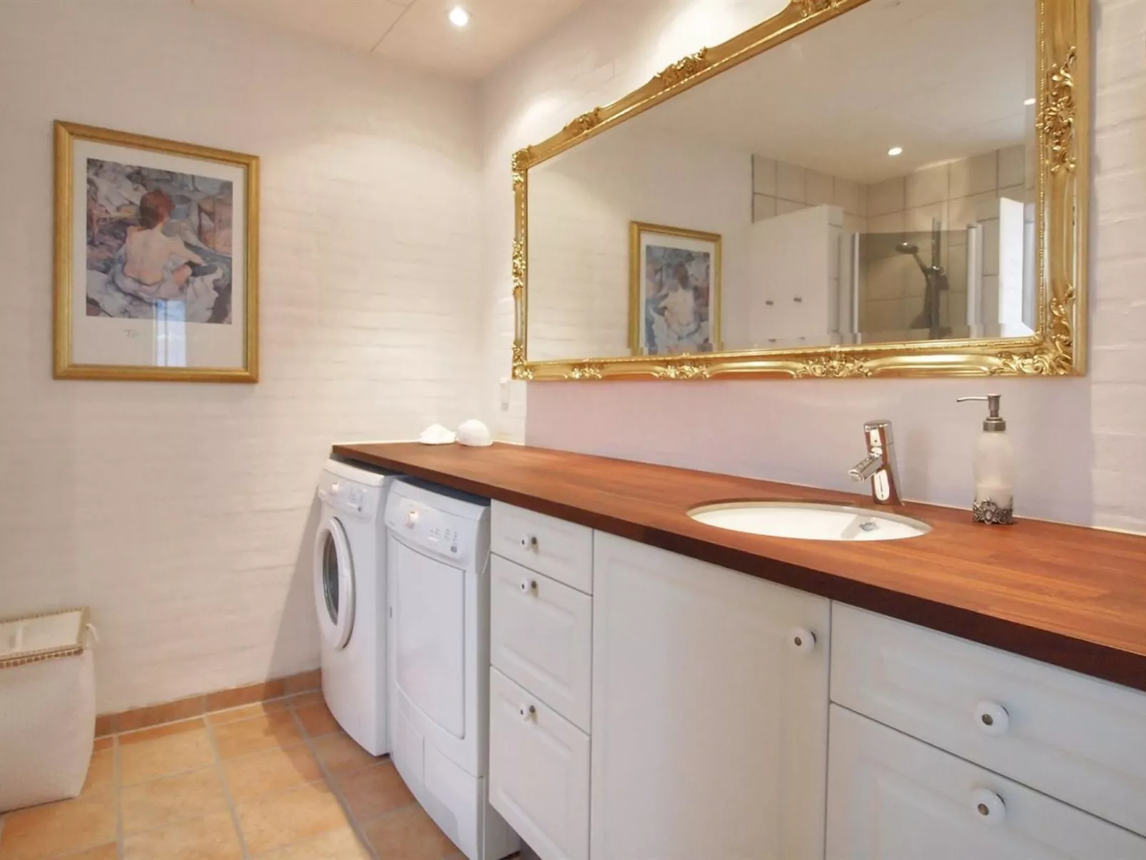 "Laila" - 50m from the sea-Binnen