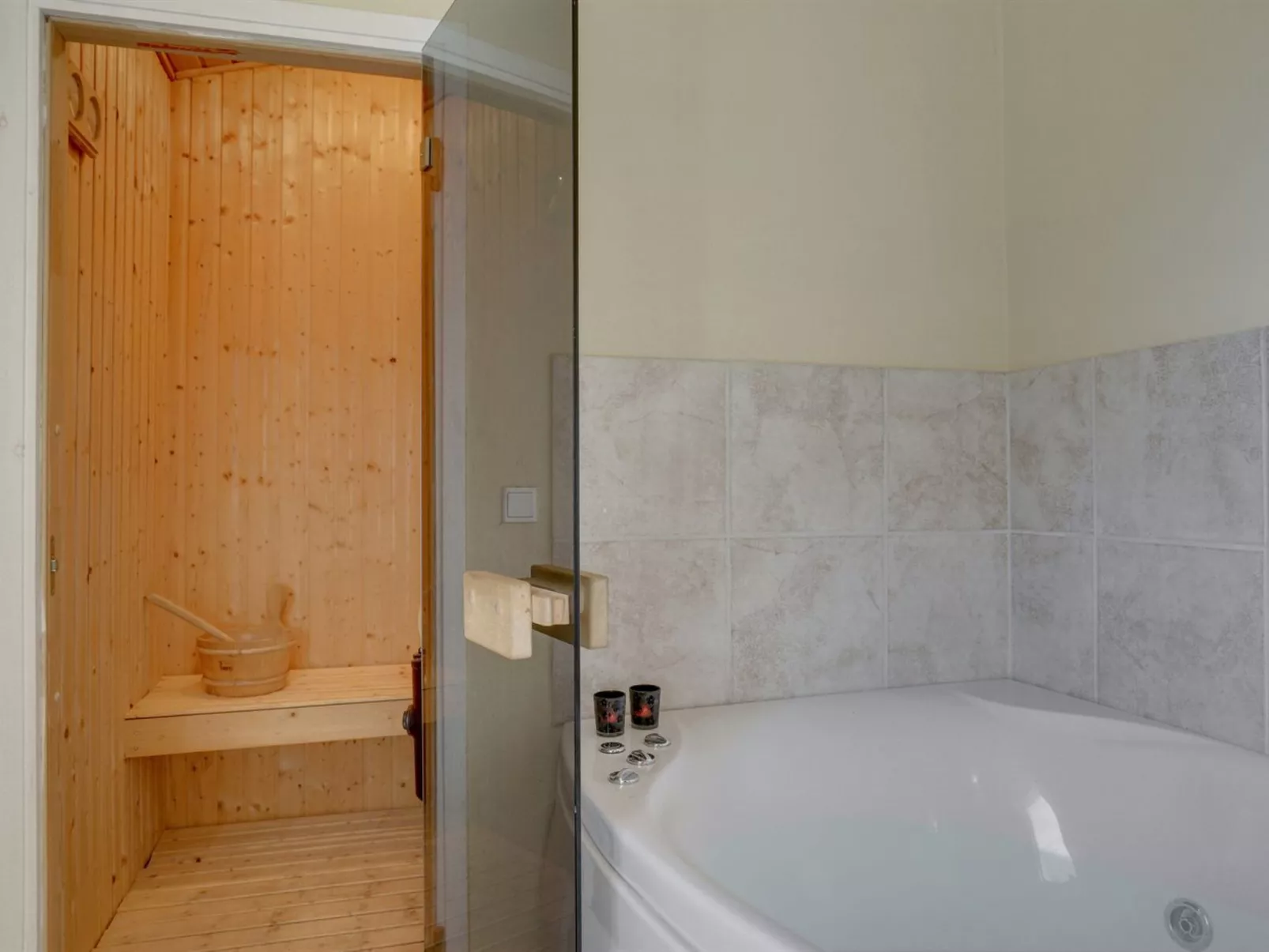 "Farnke" - 600m from the sea-Binnen