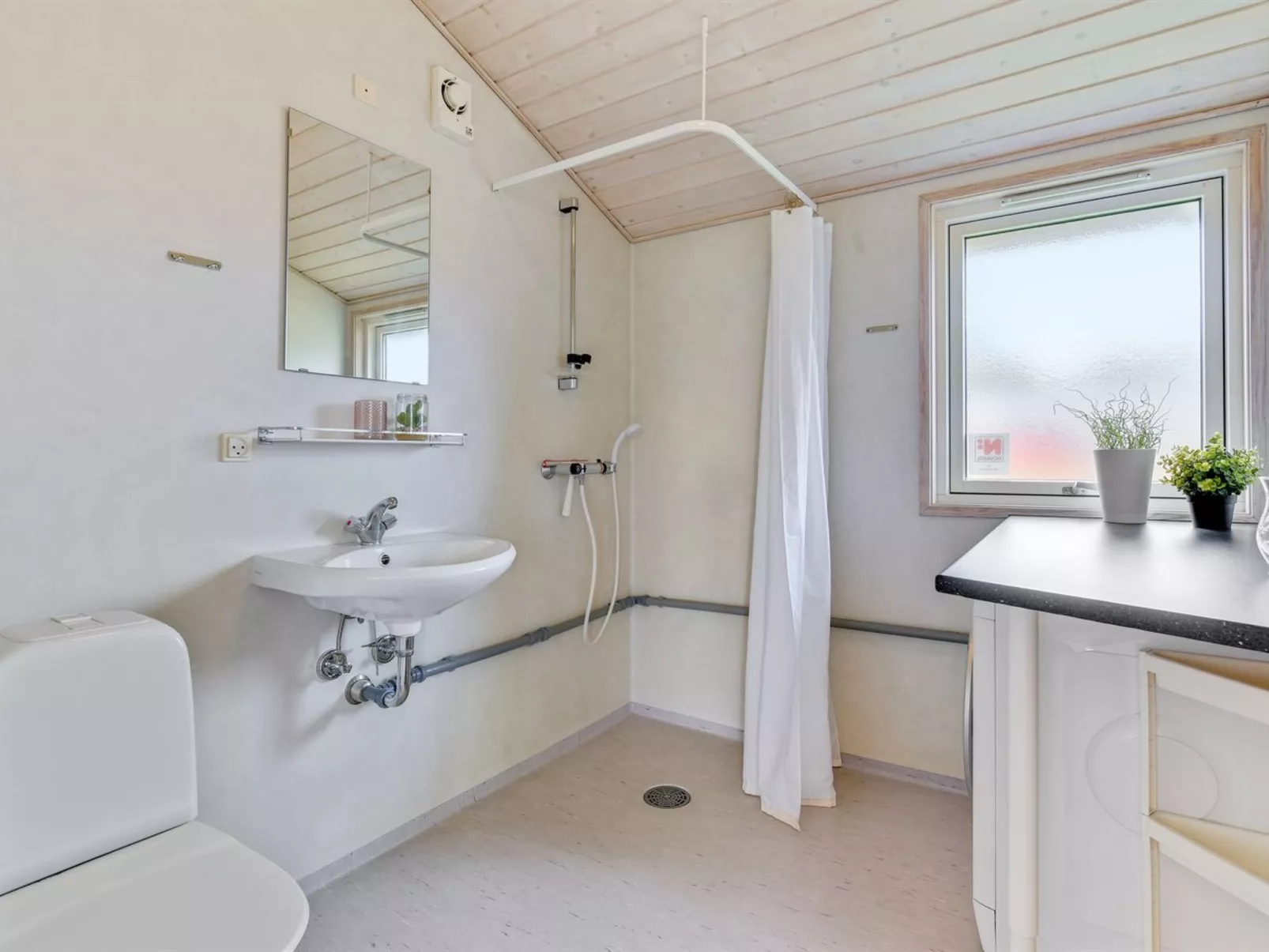 "Helga" - 100m from the sea-Binnen