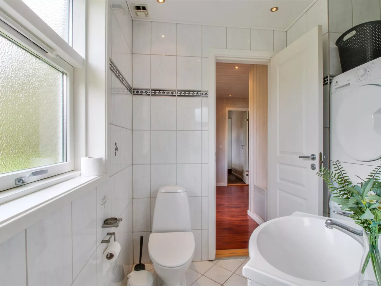 "Hemming" -  from the sea-Binnen