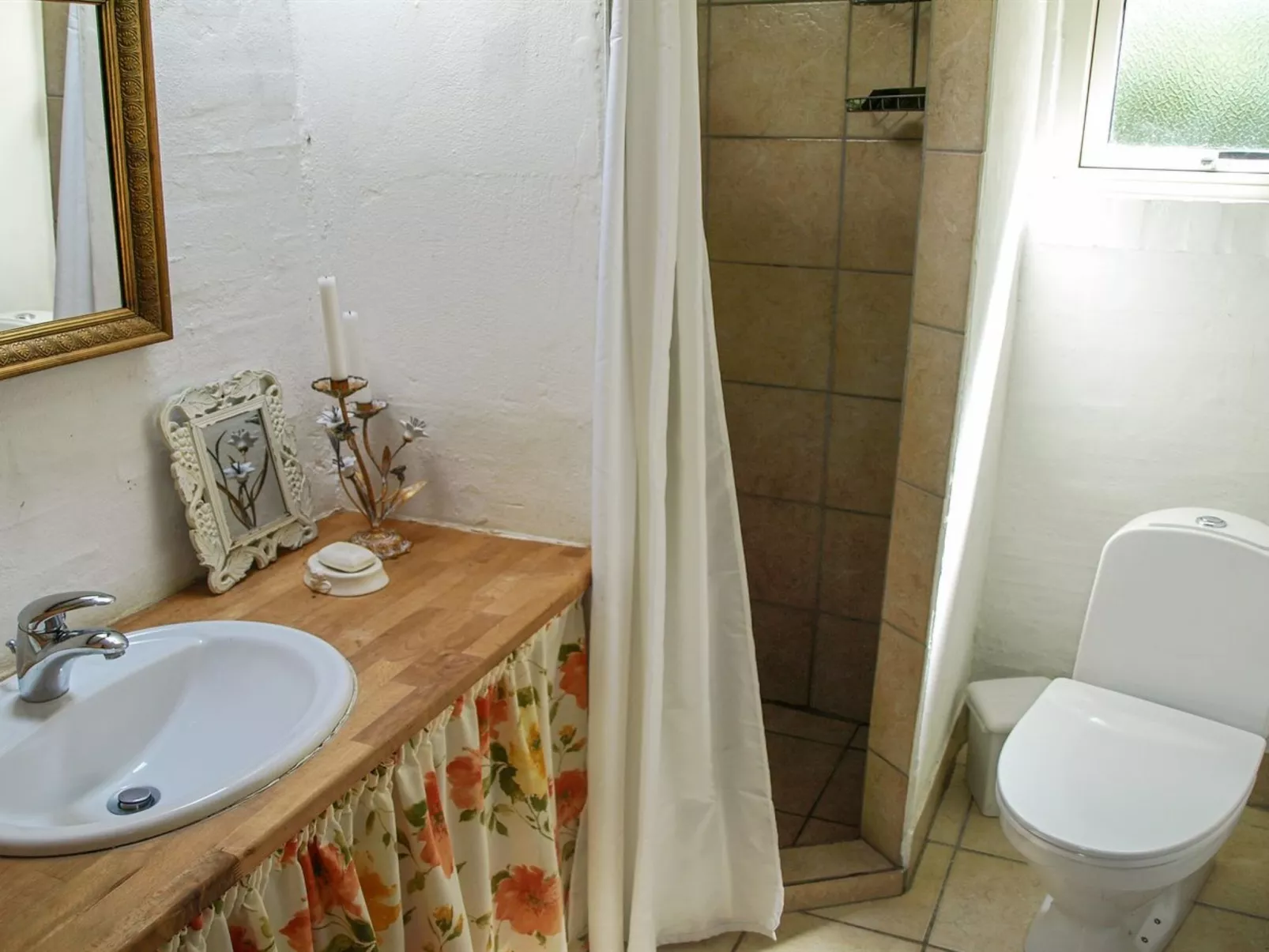 "Laurine" - 2.7km from the sea-Binnen