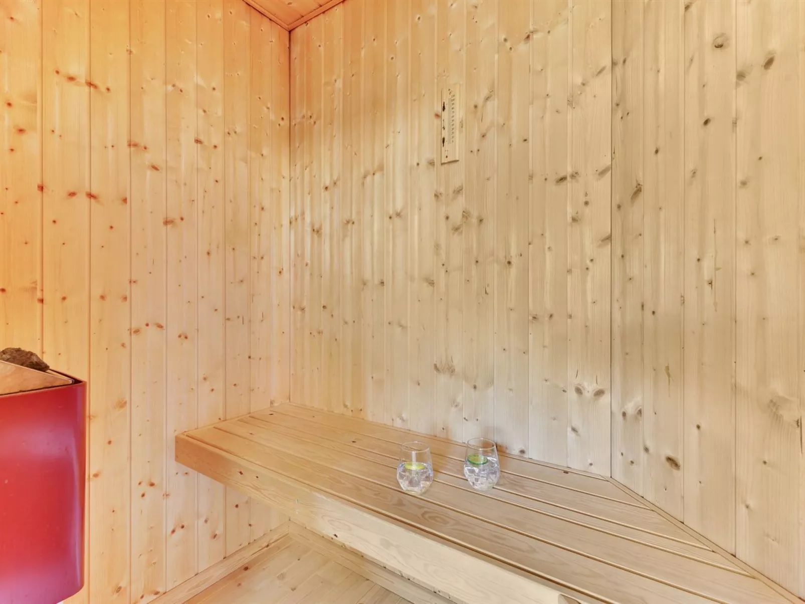 "Valea" - 300m to the fjord-Binnen