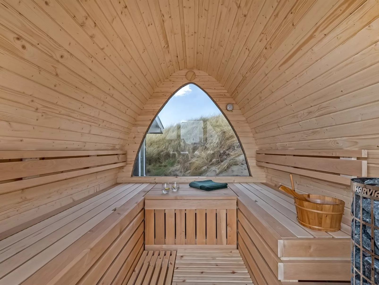 "Assa" -  from the sea-Binnen