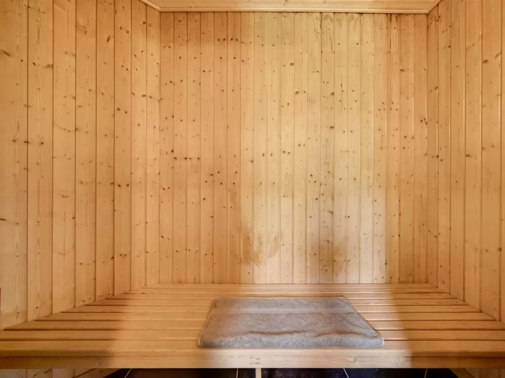 "Gunvald" - 2km to the fjord-Binnen