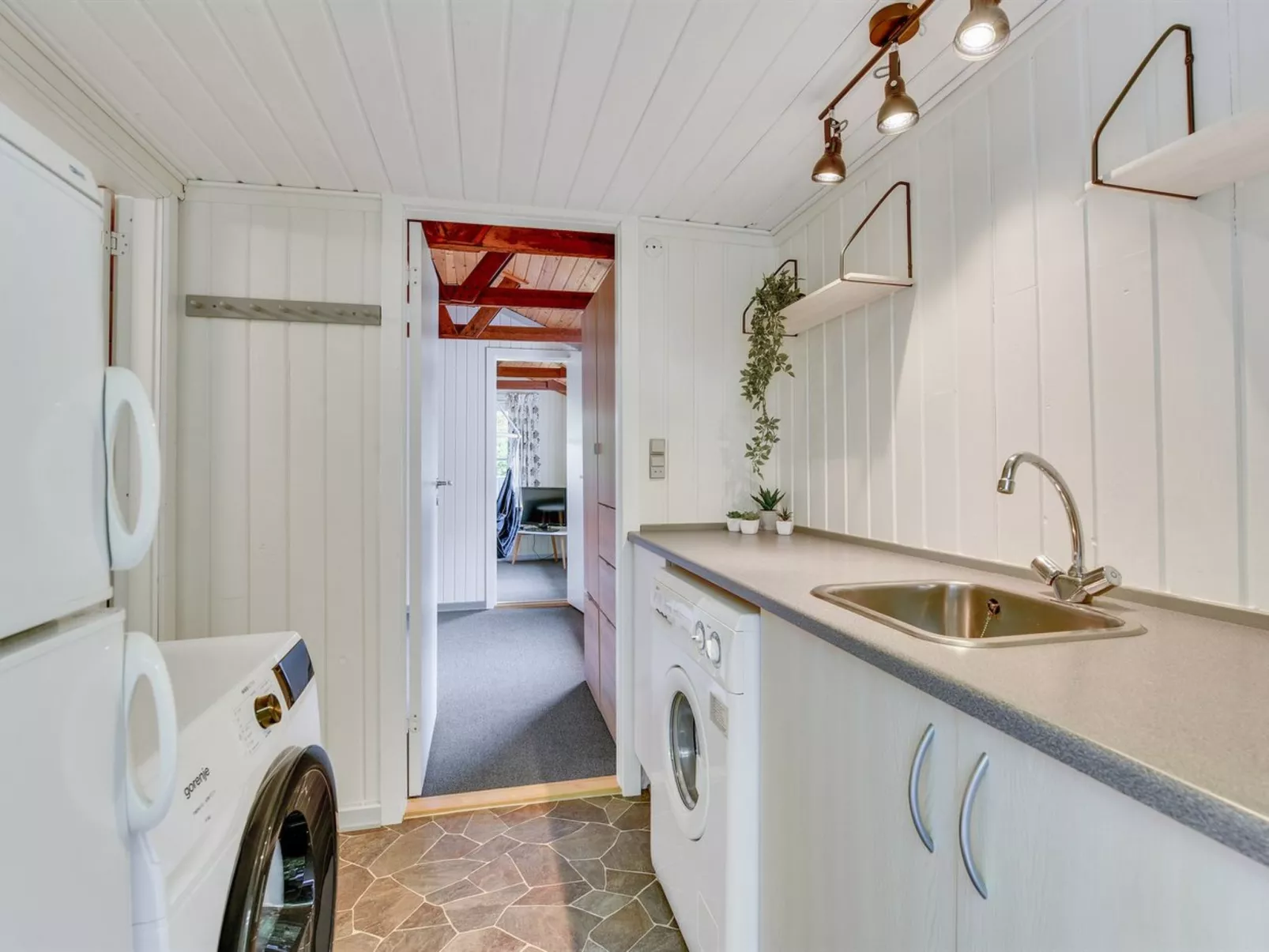 "Elizabeth" - 400m to the fjord-Binnen