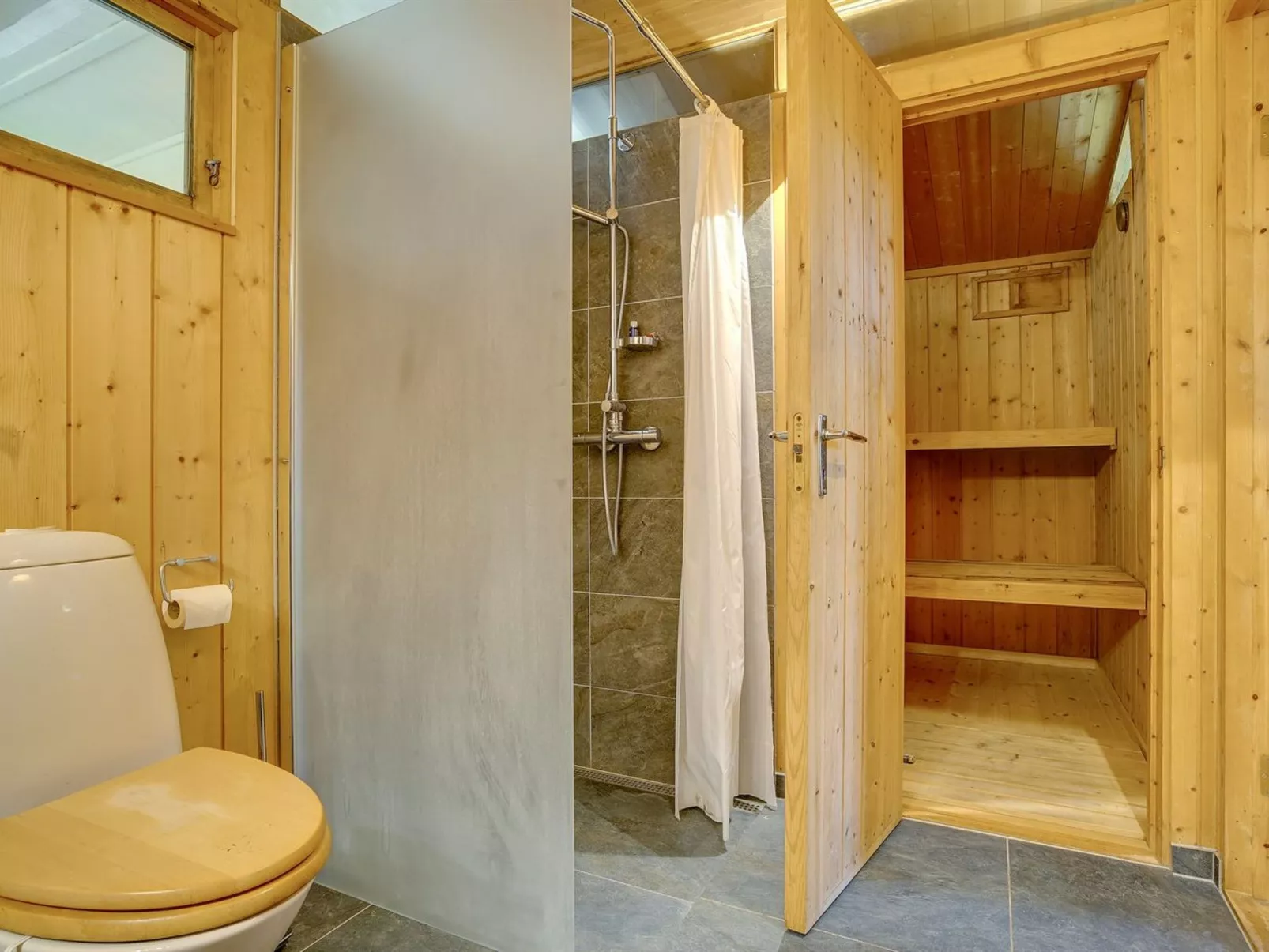 "Myrra" - 10m from the sea-Binnen