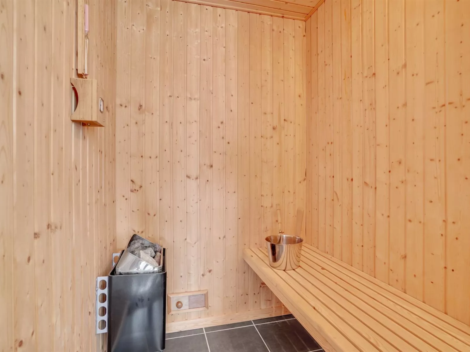 "Sotir" -  from the sea-Binnen