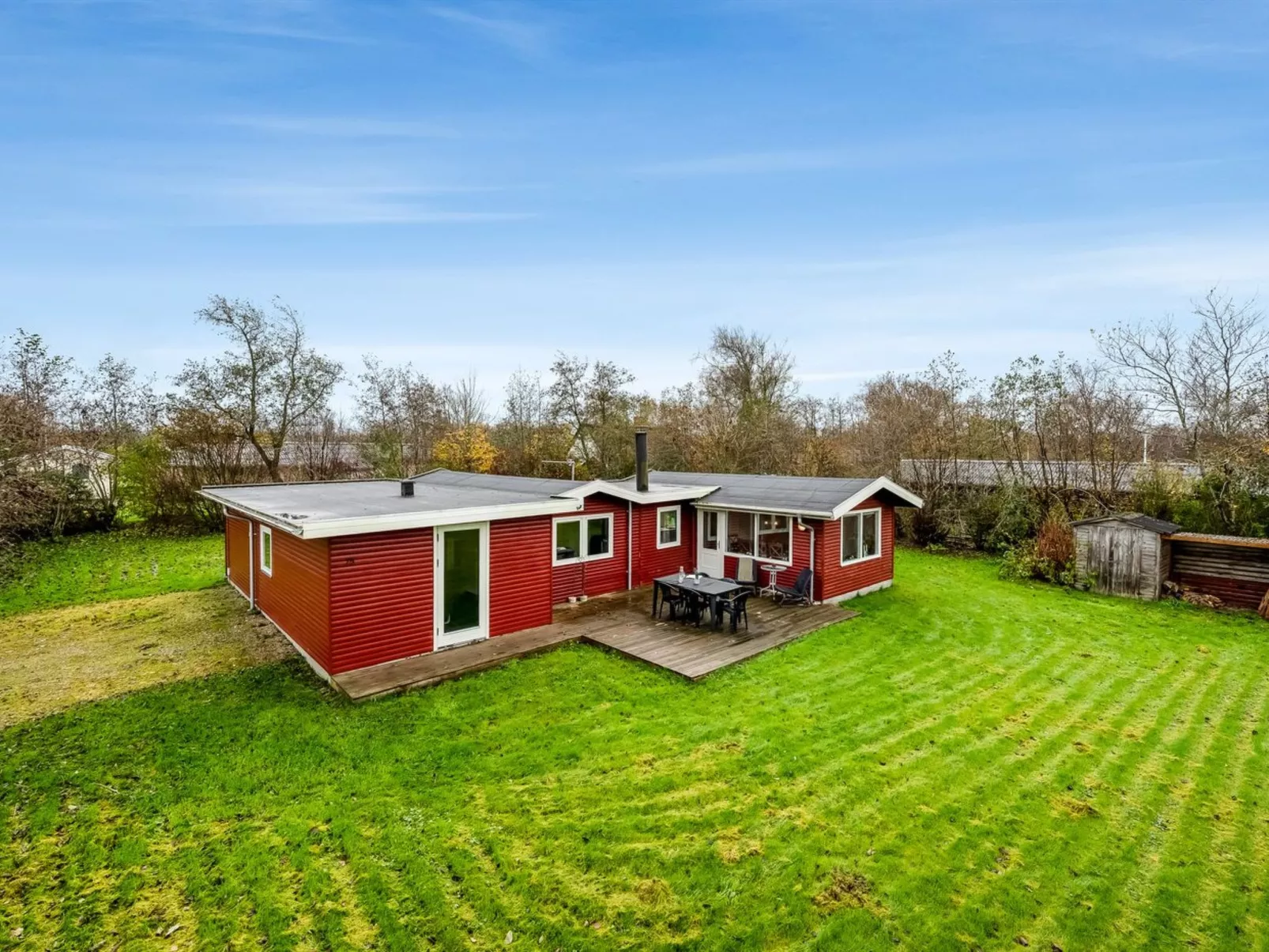 "Scarlet" - 400m to the fjord-Buiten