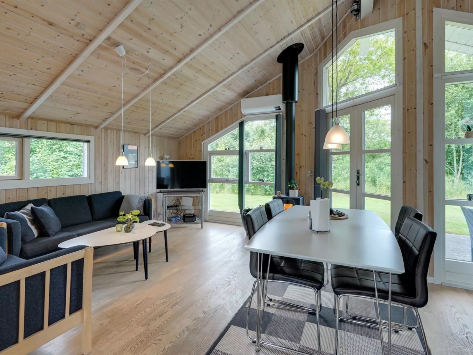 "Jarik" - 1.2km to the fjord-Binnen