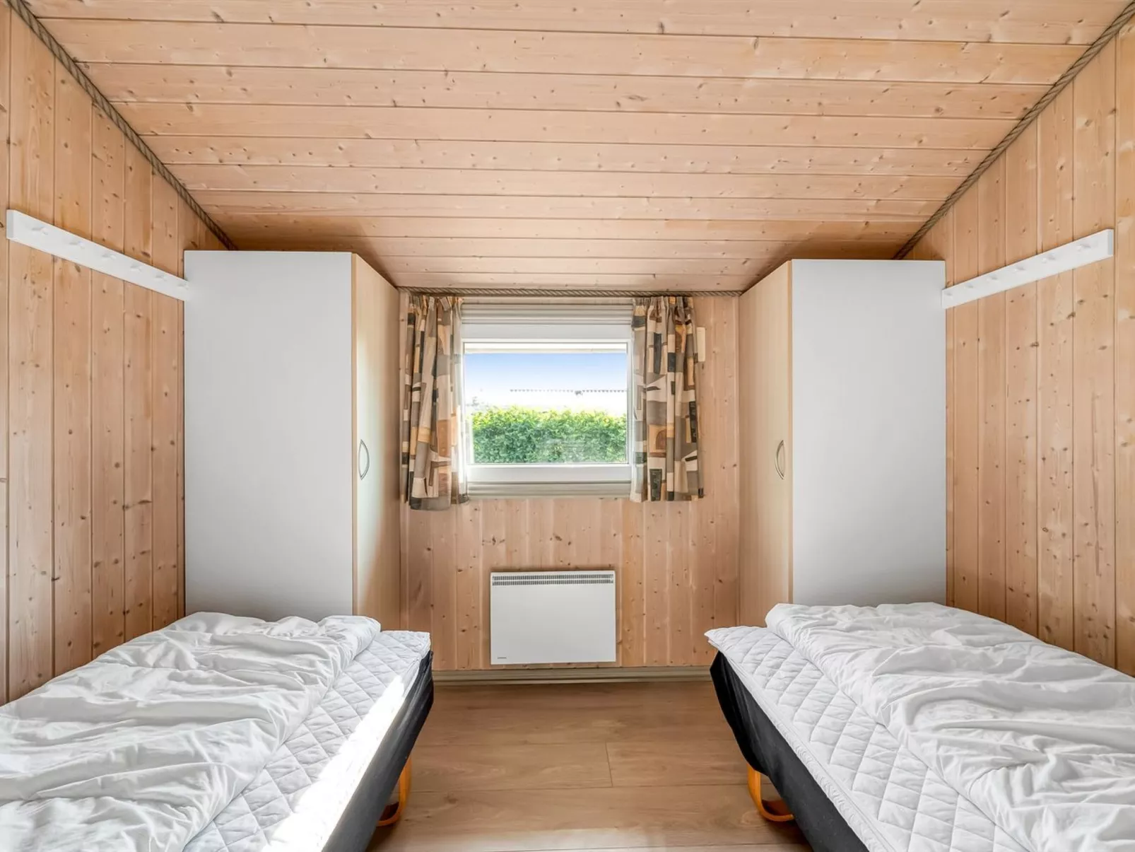 "Robertha" - 800m to the fjord-Binnen