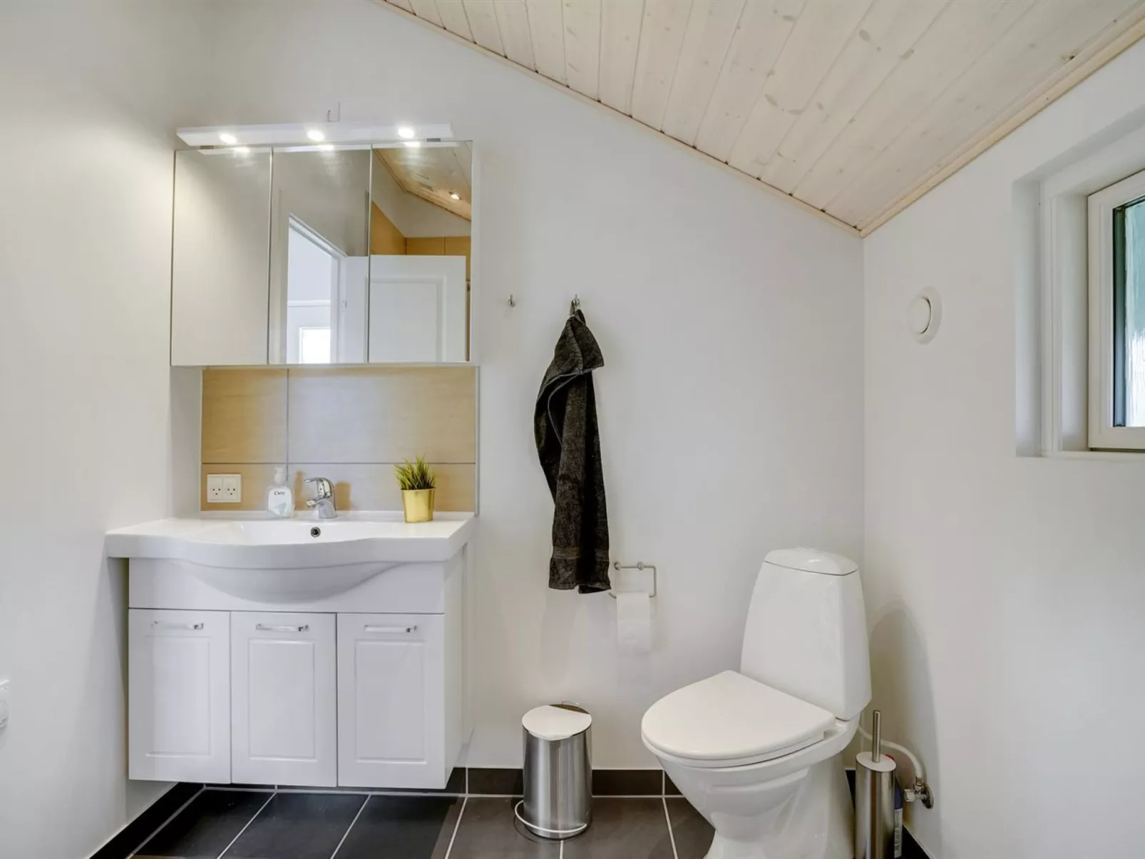 "Ingward" - 300m to the fjord-Binnen