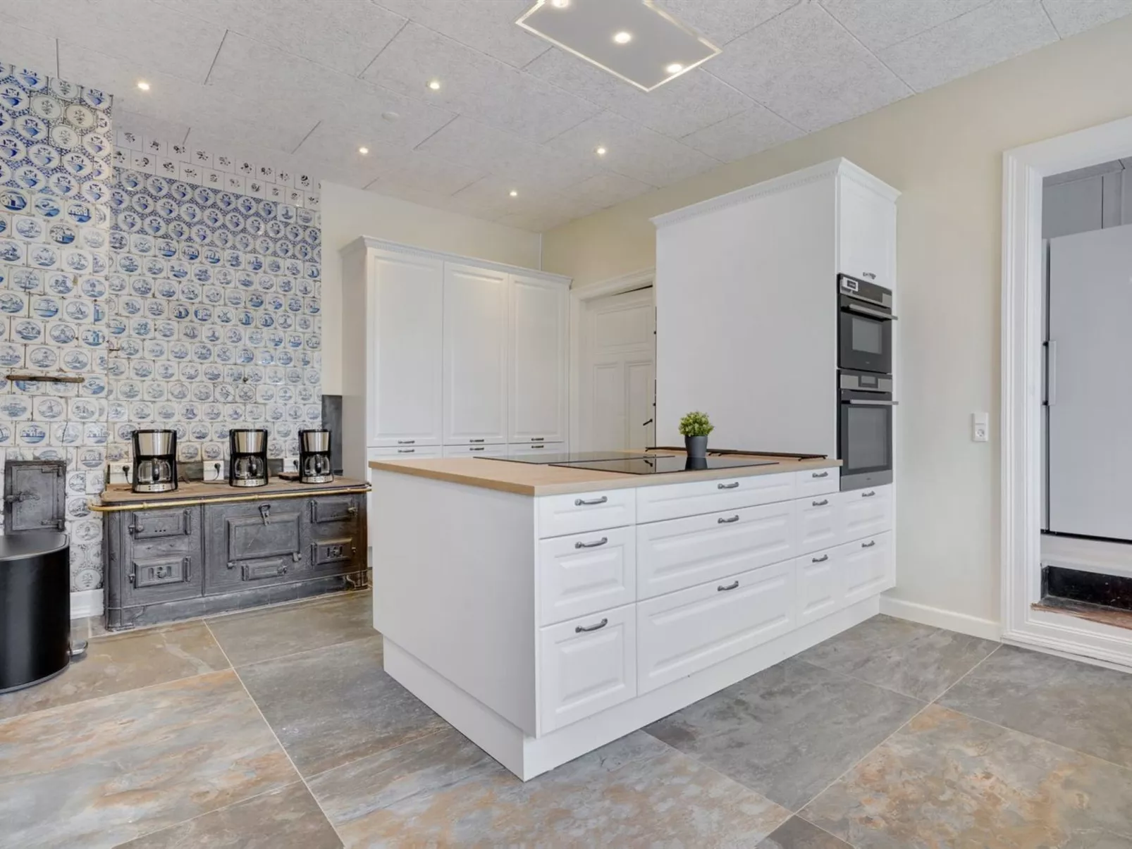 "Niki" - 15km from the sea-Binnen