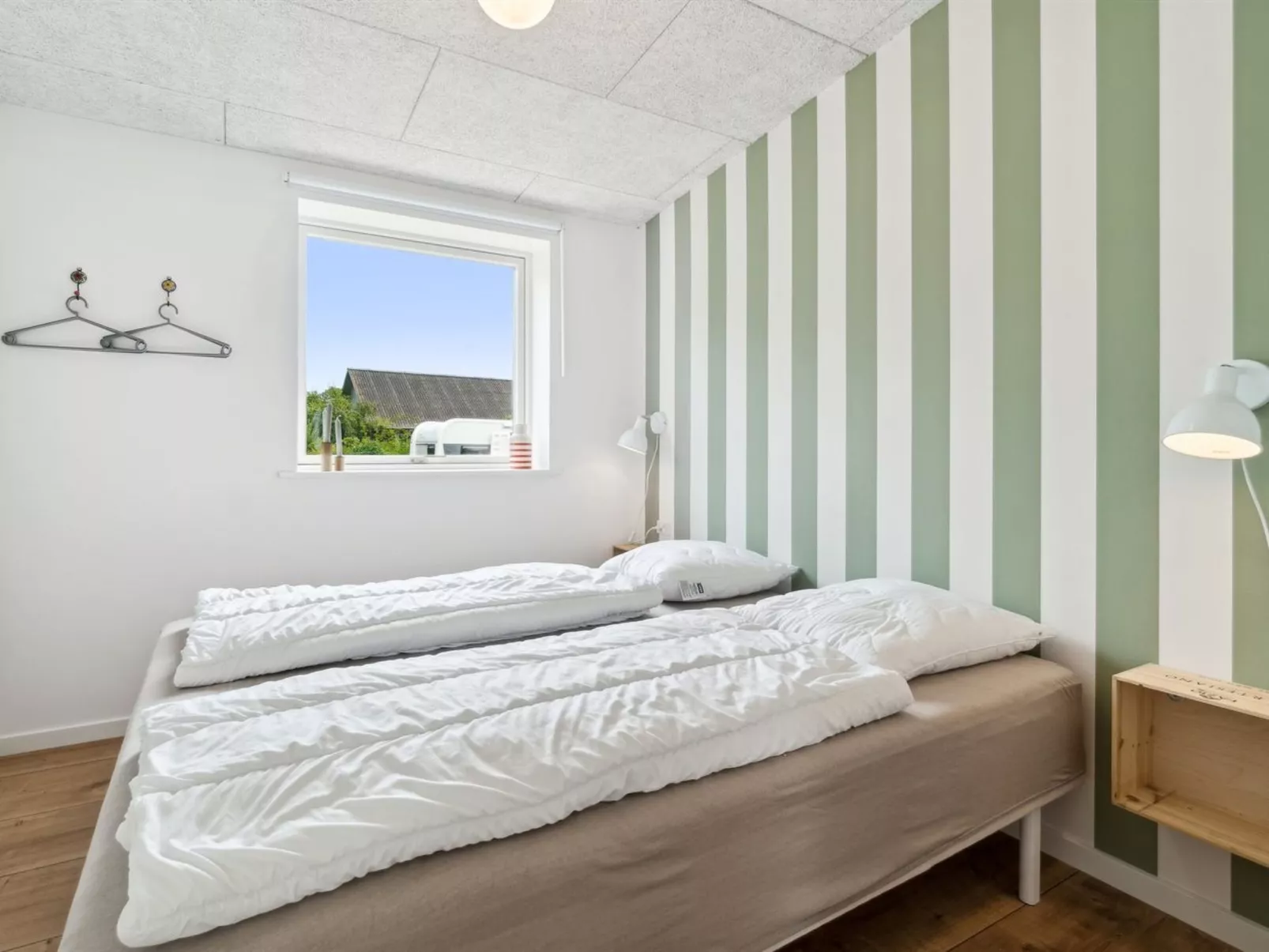 "Randulf" - 250m from the sea-Binnen