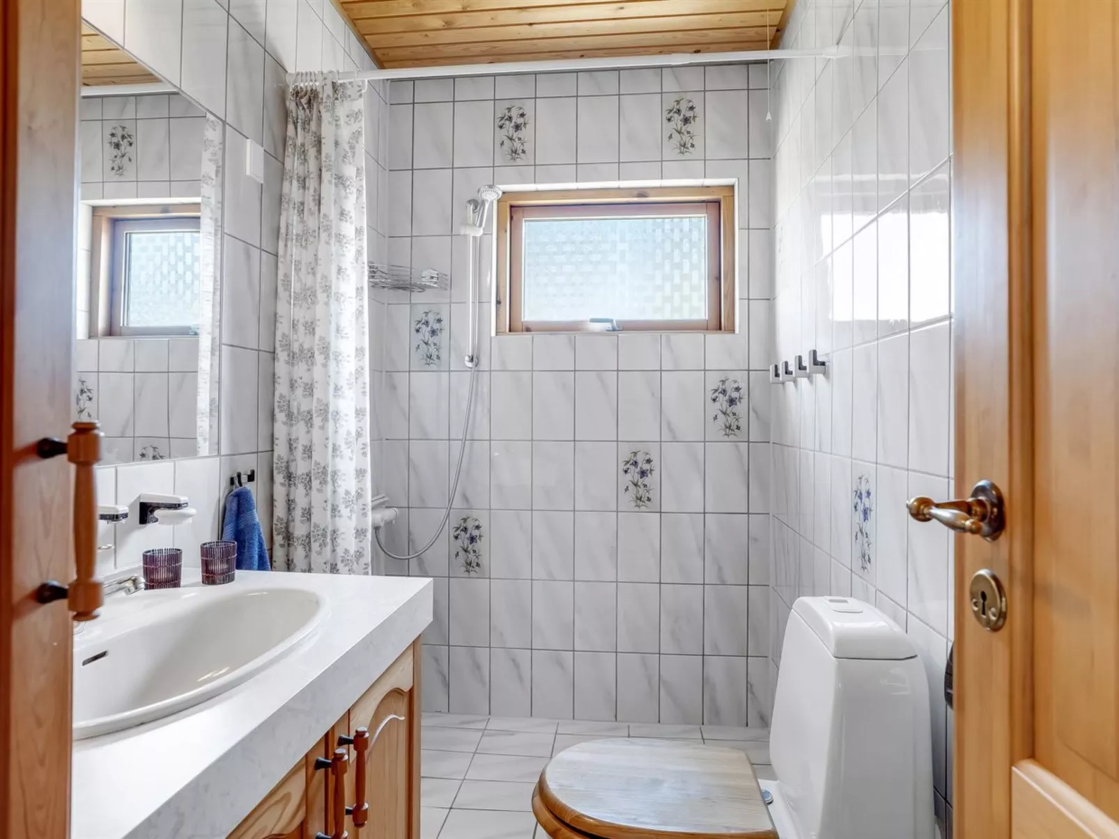 "Hakon" - 550m from the sea-Binnen