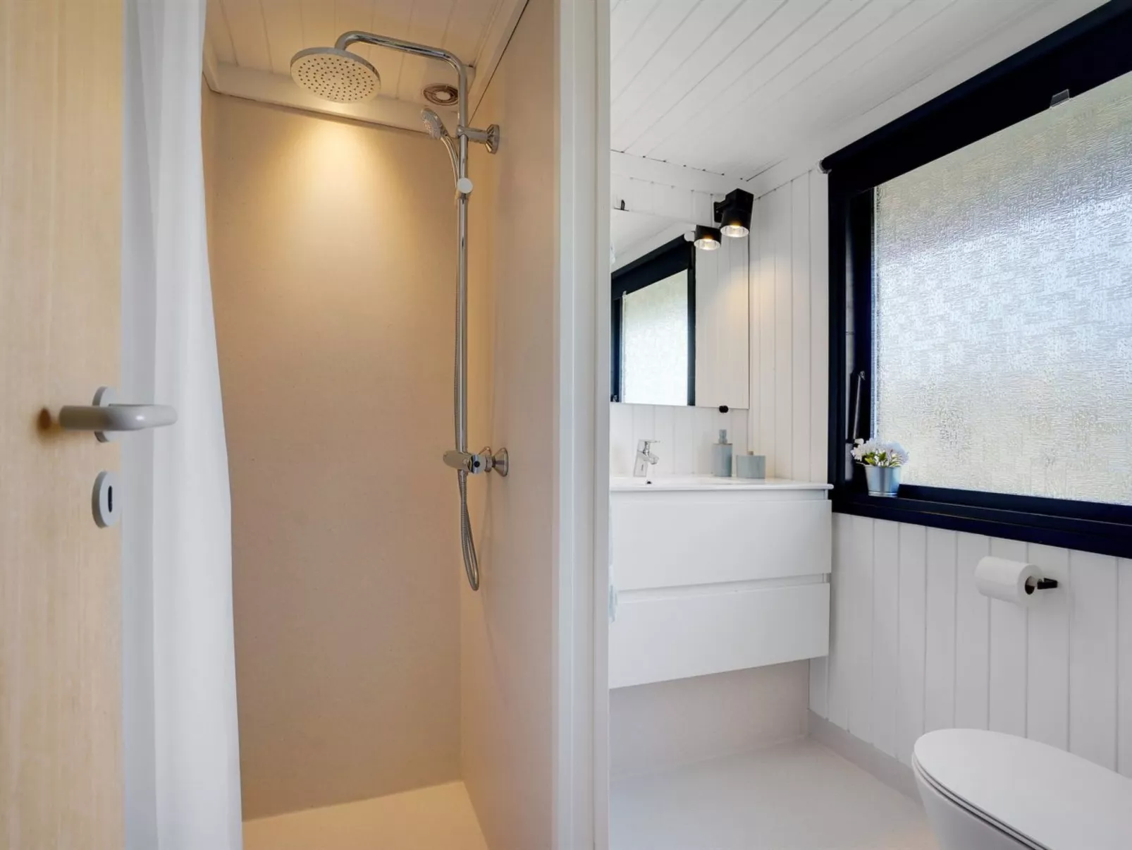 "Ilmari" - 190m from the sea-Binnen