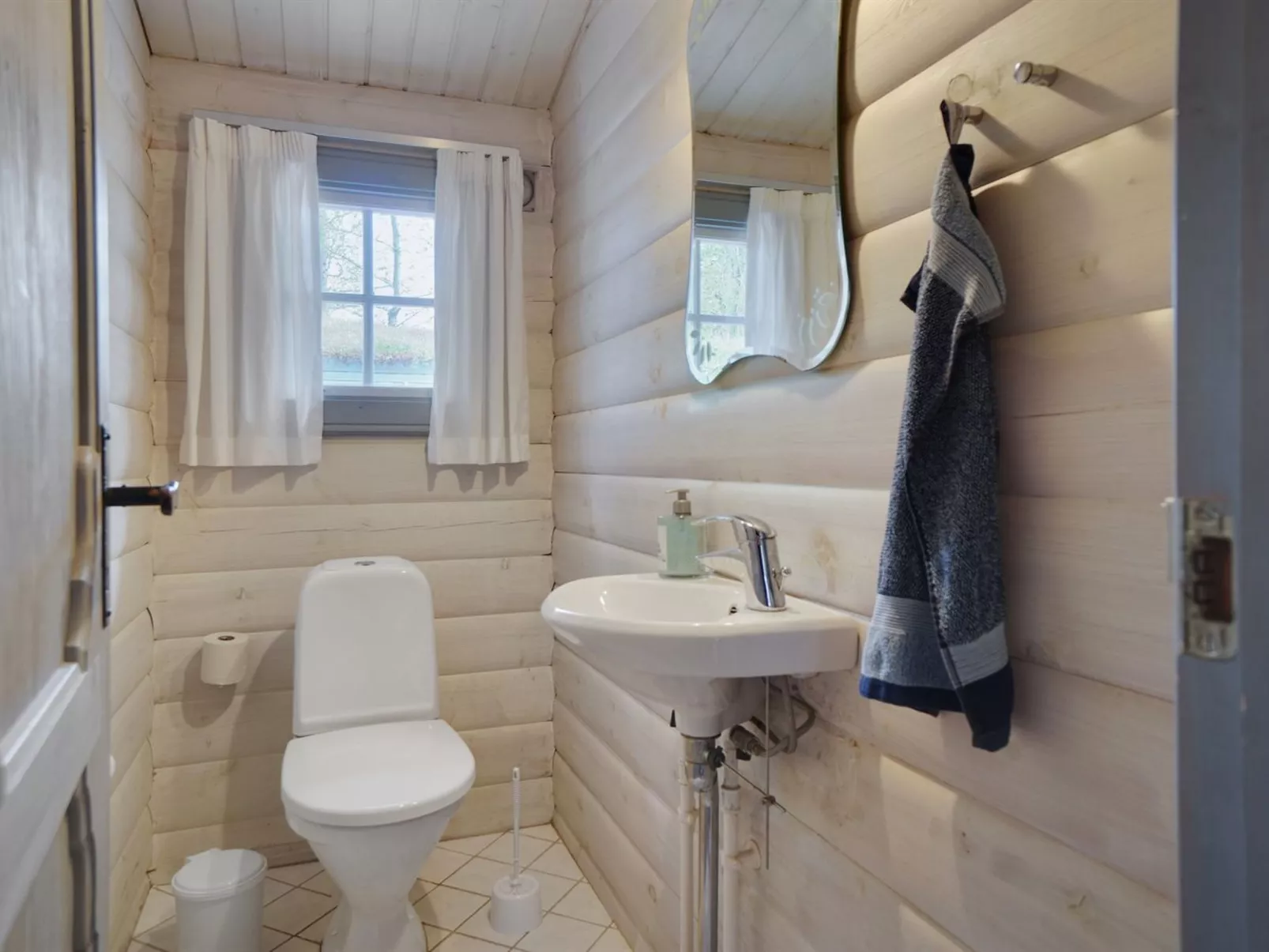 "Till" - 1.6km from the sea-Binnen