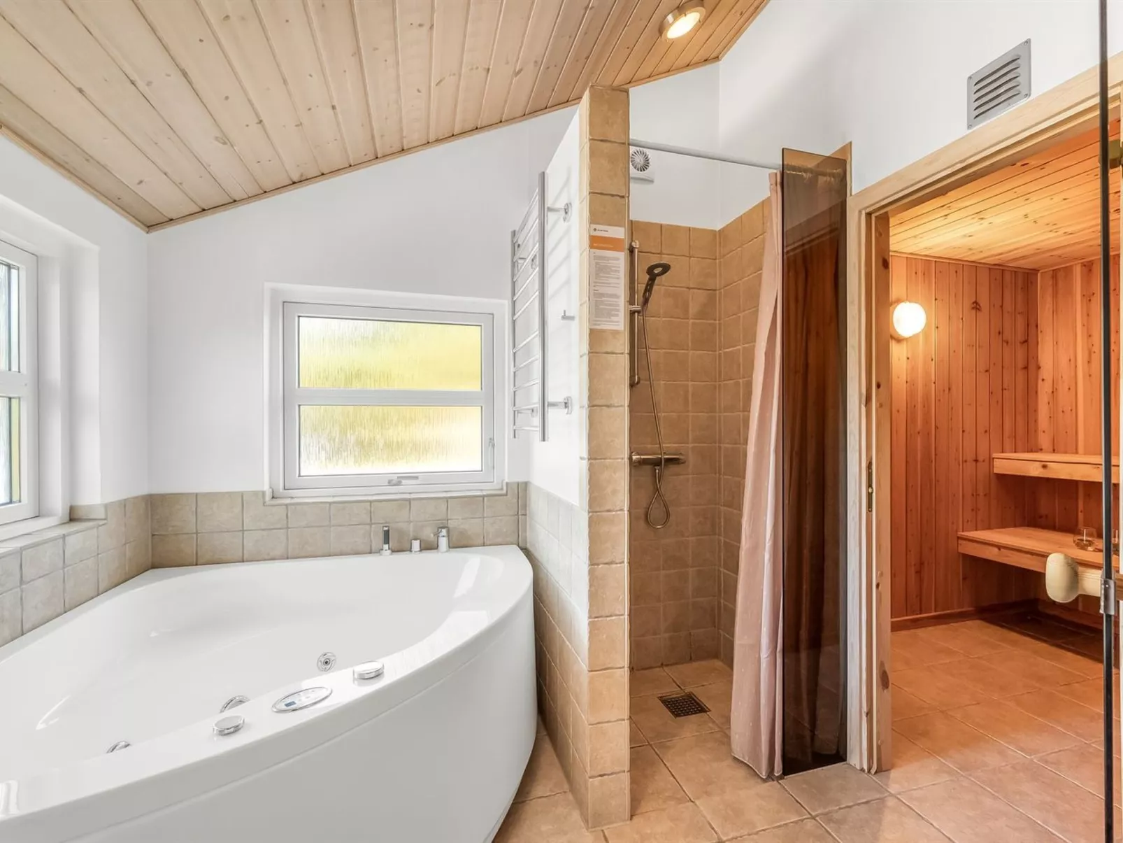 "Rekke" - 300m to the fjord-Binnen