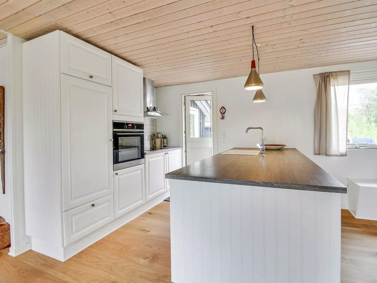 "Aleko" - 2.5km from the sea-Binnen