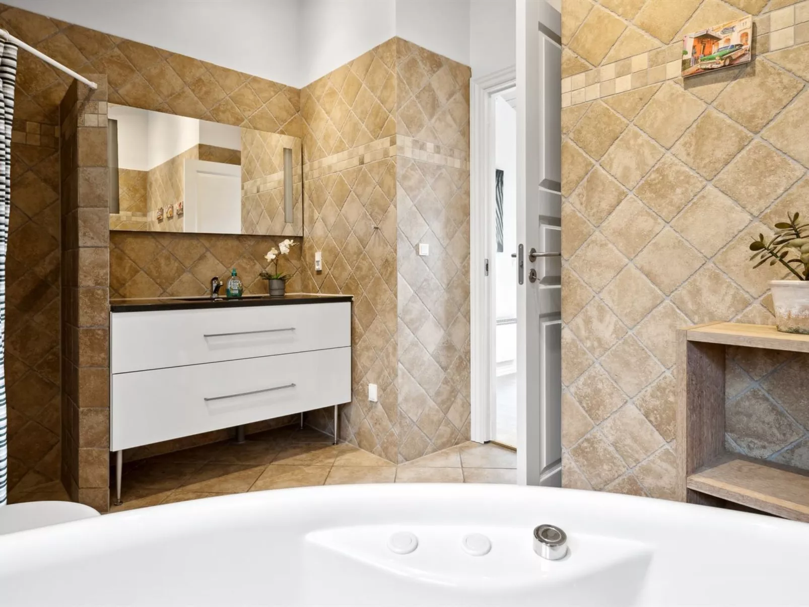 "Thjodulf" - 300m from the sea-Binnen