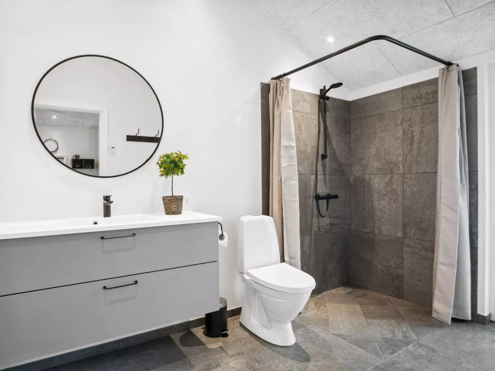 "Clare" - 100m from the sea-Binnen