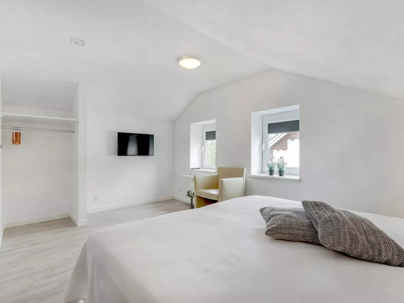 "Aliza" - 14km from the sea-Binnen