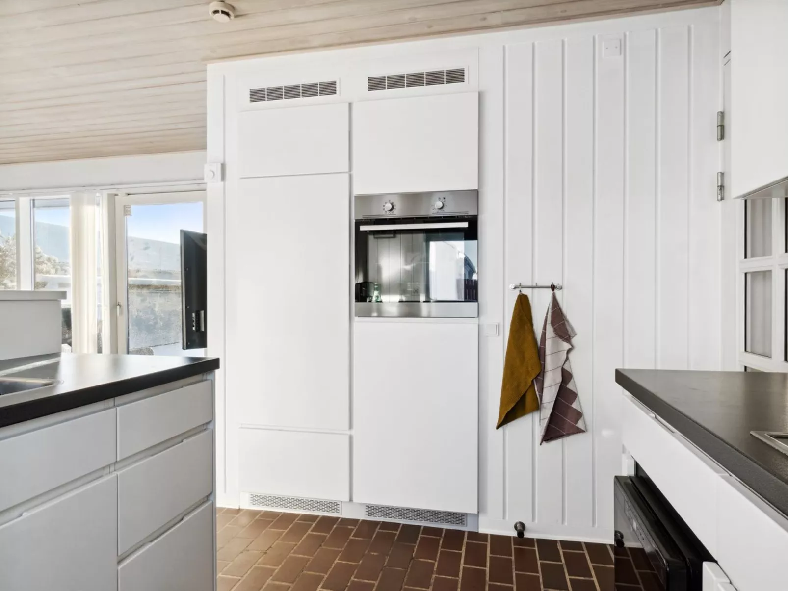 "Leny" - 900m from the sea-Binnen