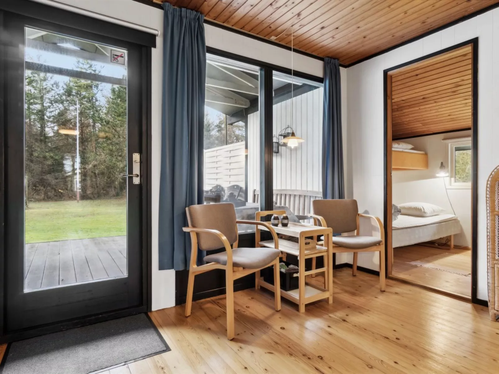 "Suri" - 200m to the fjord-Binnen