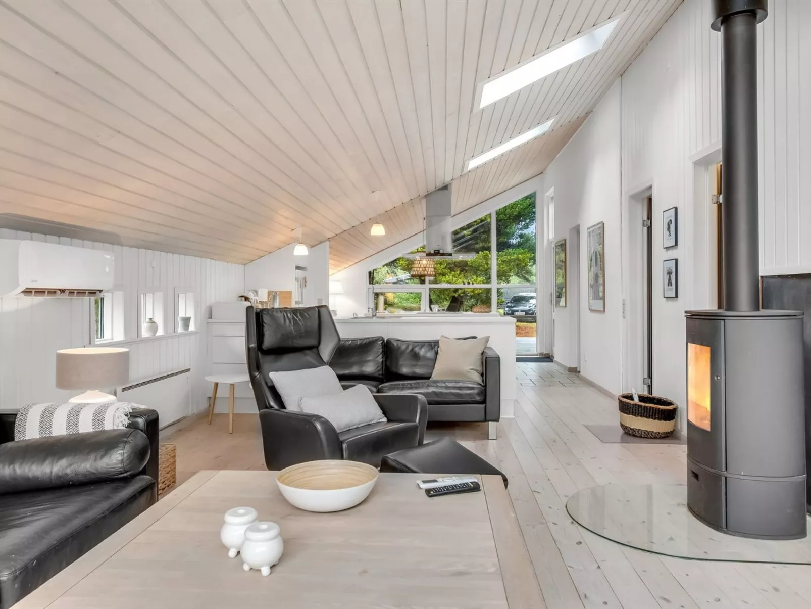 "Emila" - 2.2km from the sea-Binnen