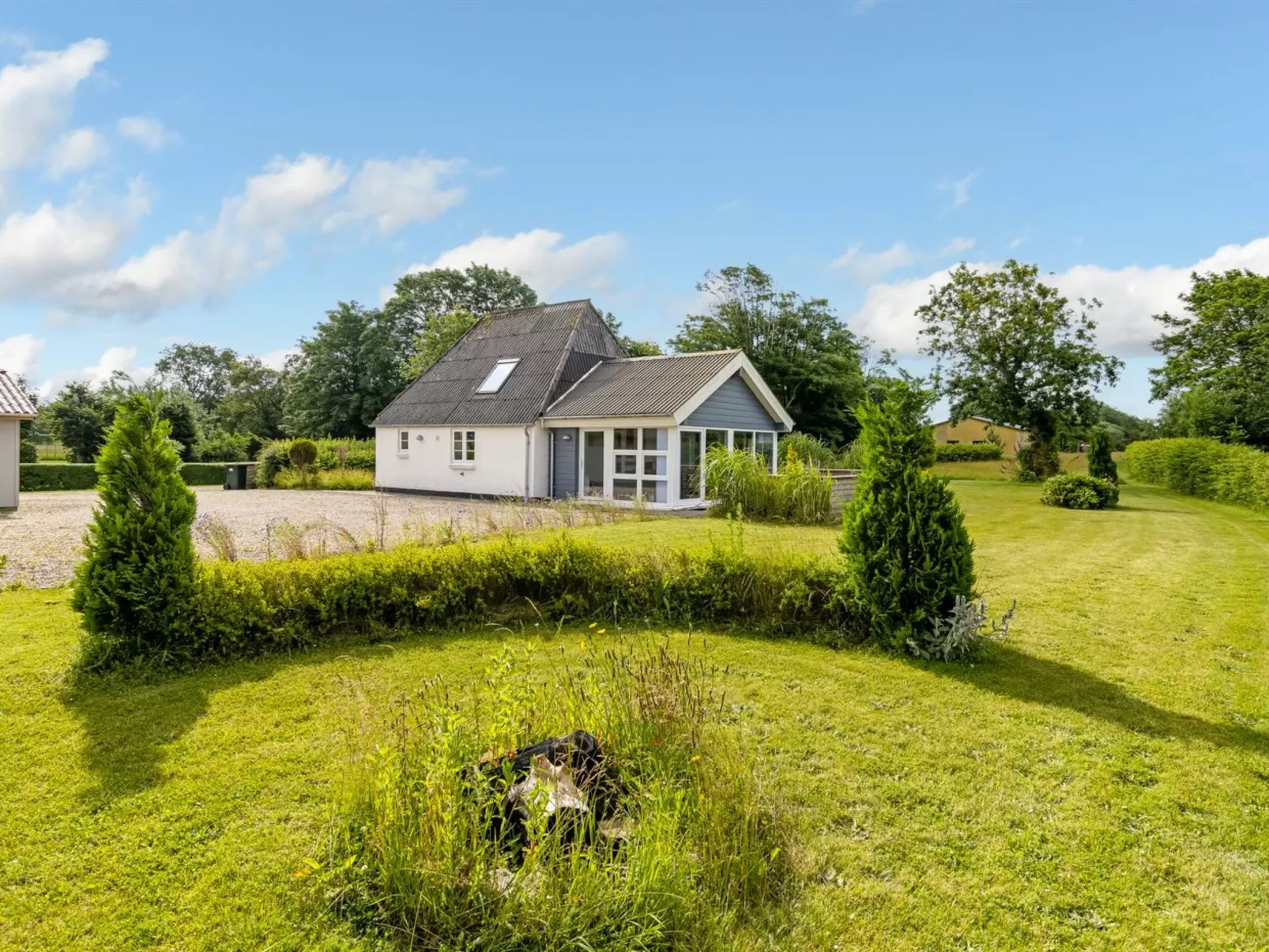 "Thrine" - 24km from the sea-Buiten