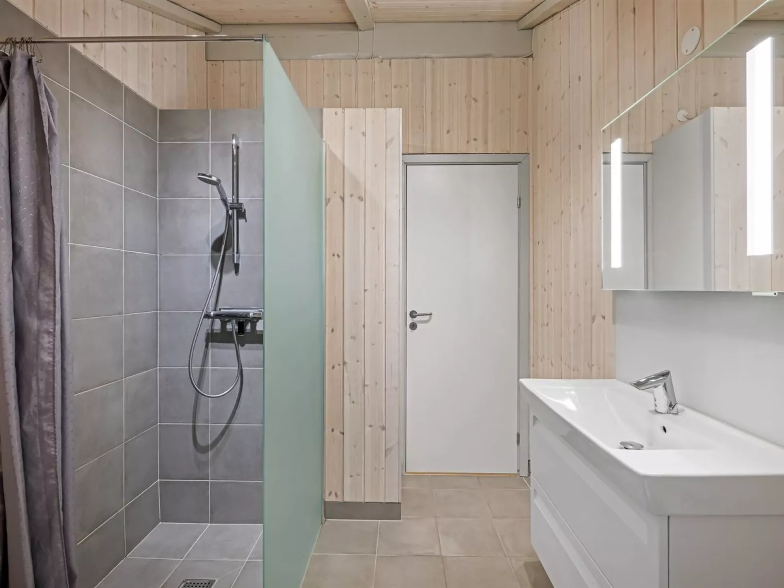 "Orm" - 2.3km from the sea-Binnen