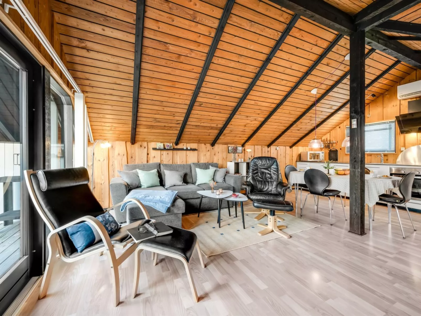 "Tjana" - 6km from the sea-Binnen