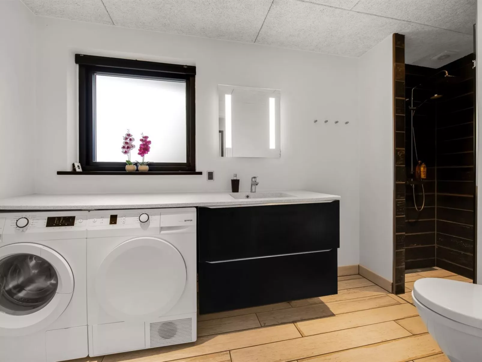 "Nona" - 1.1km from the sea-Binnen