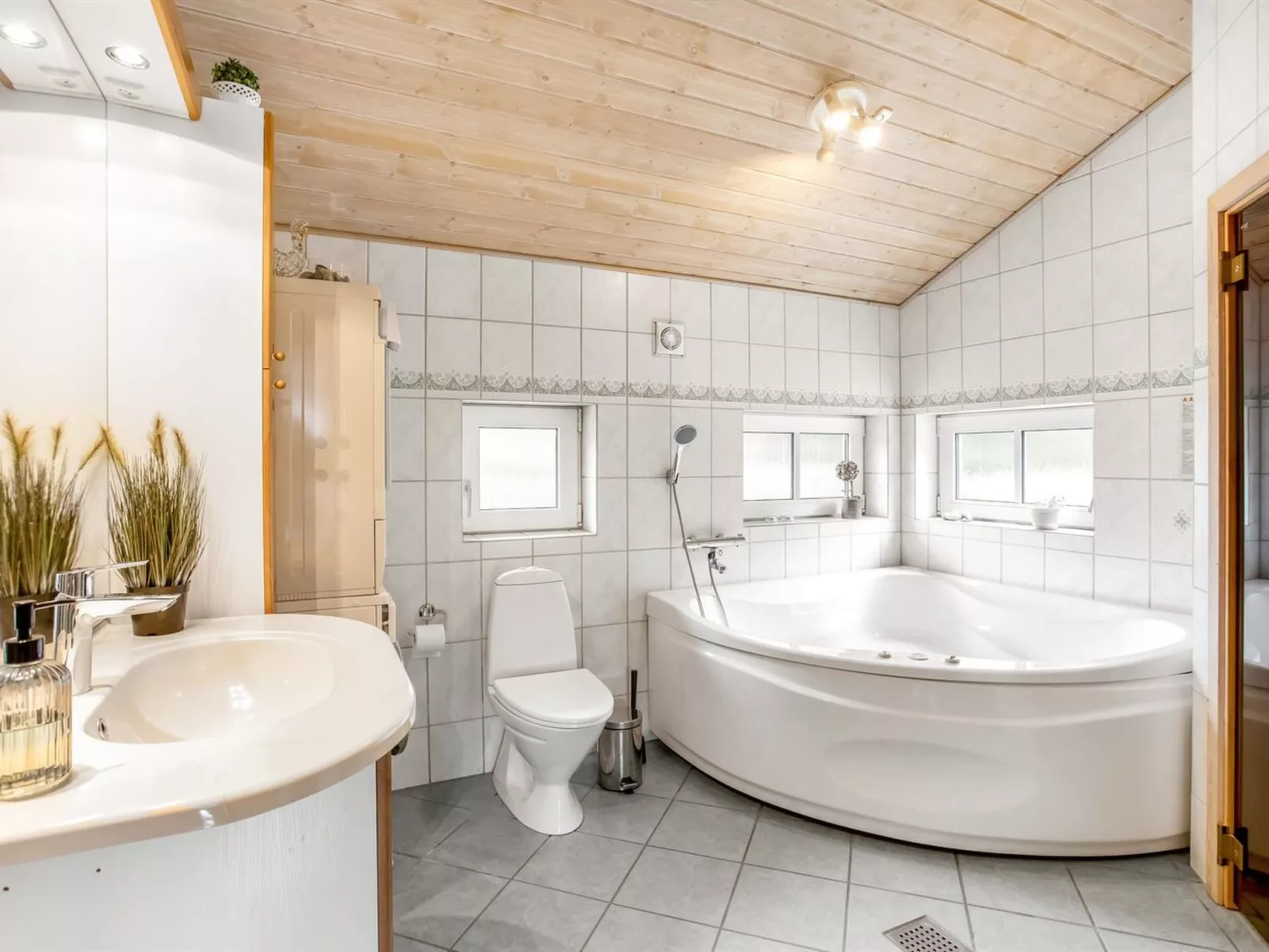 "Ronna" - 2.2km from the sea-Binnen