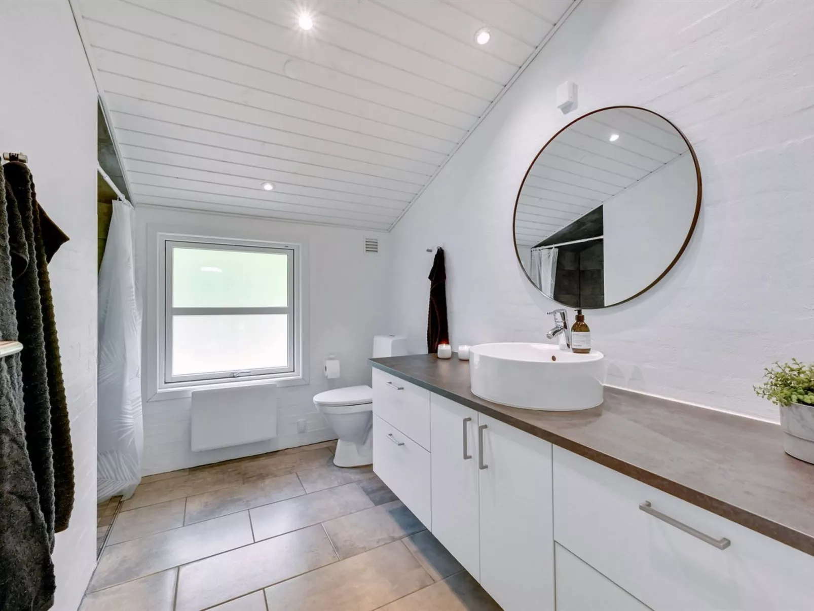 "Liviana" -  from the sea-Binnen