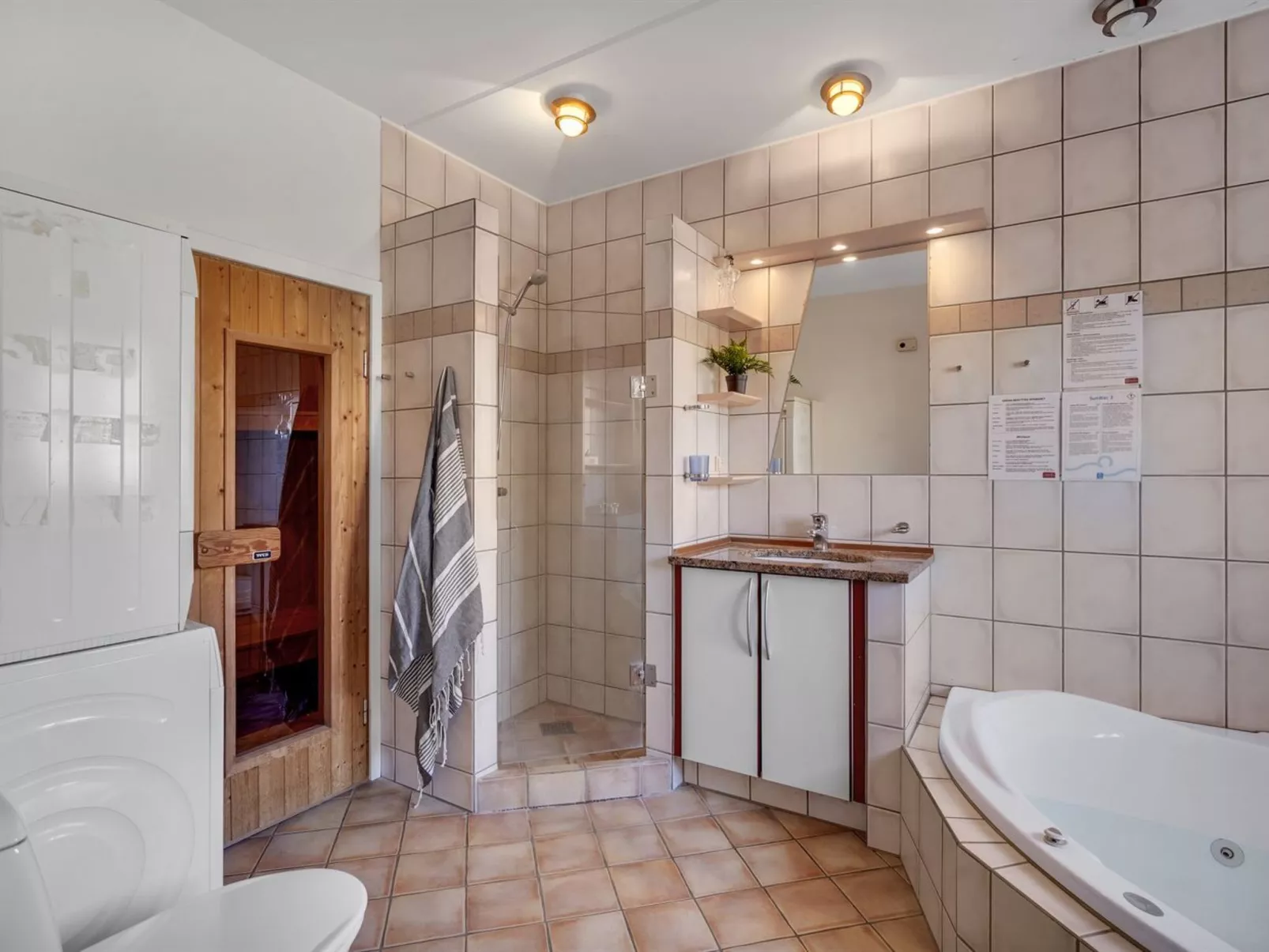 "Oneida" - 800m from the sea-Binnen