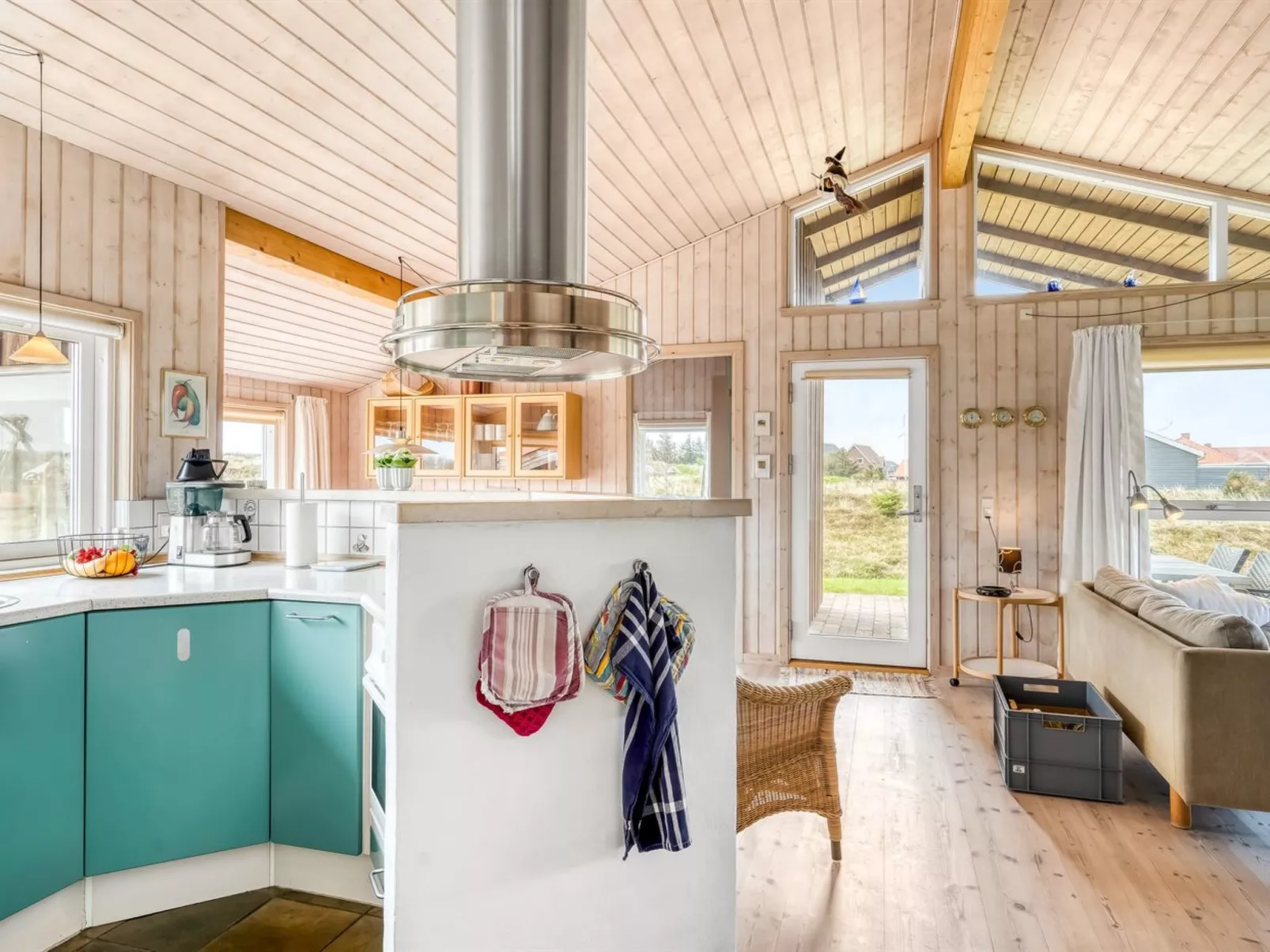 "Hughe" - 200m from the sea-Binnen