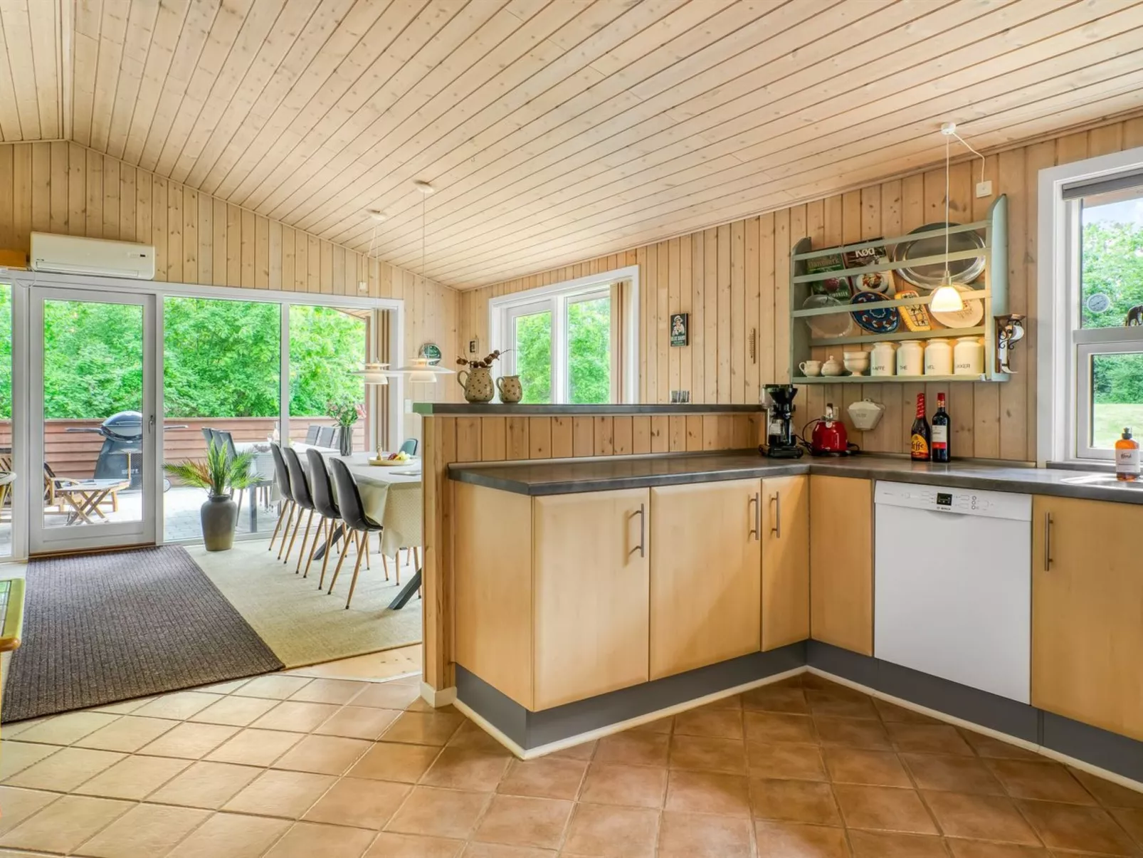 "Mauri" -  from the sea-Binnen