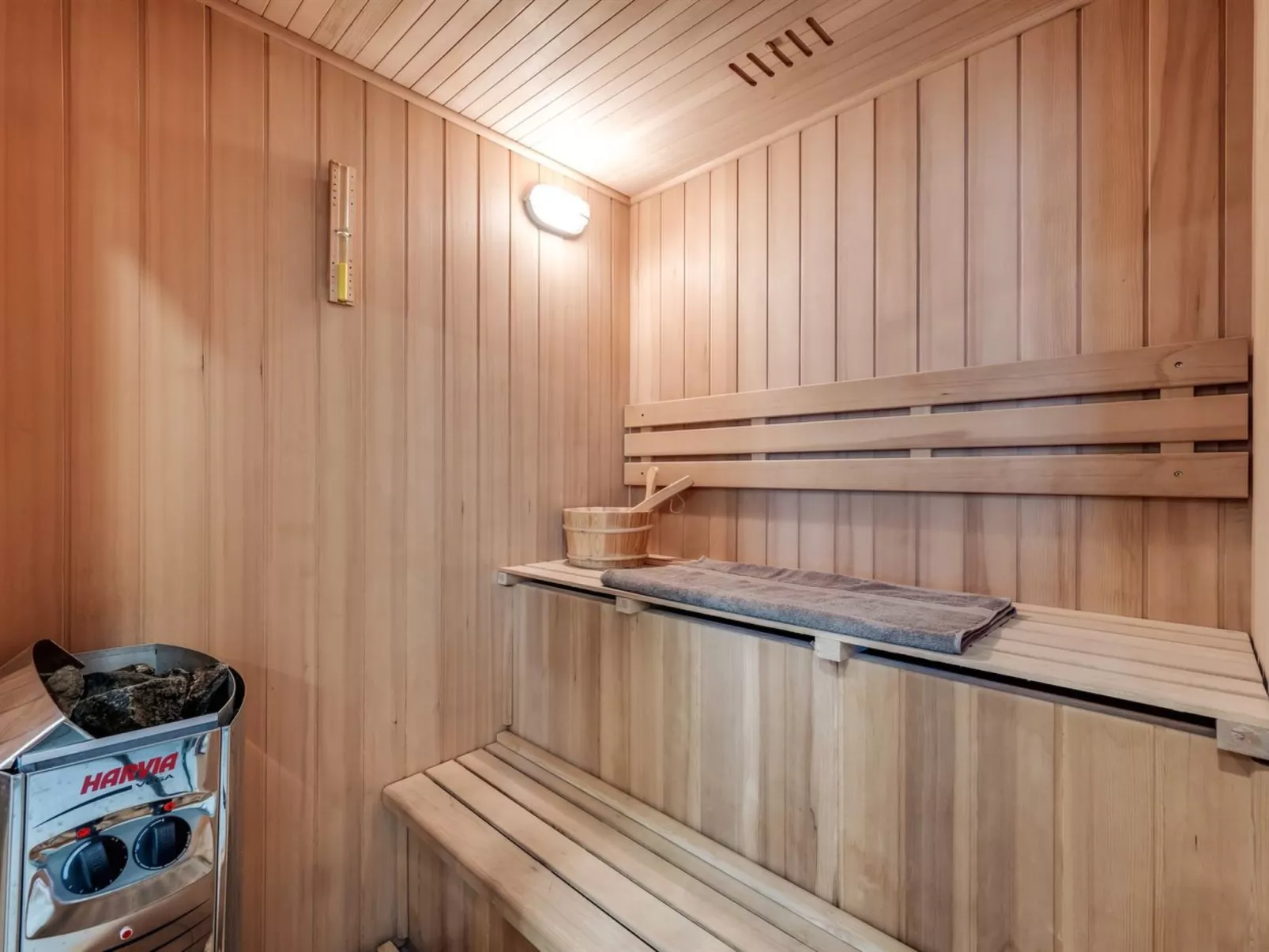 "Germund" - 770m from the sea-Binnen