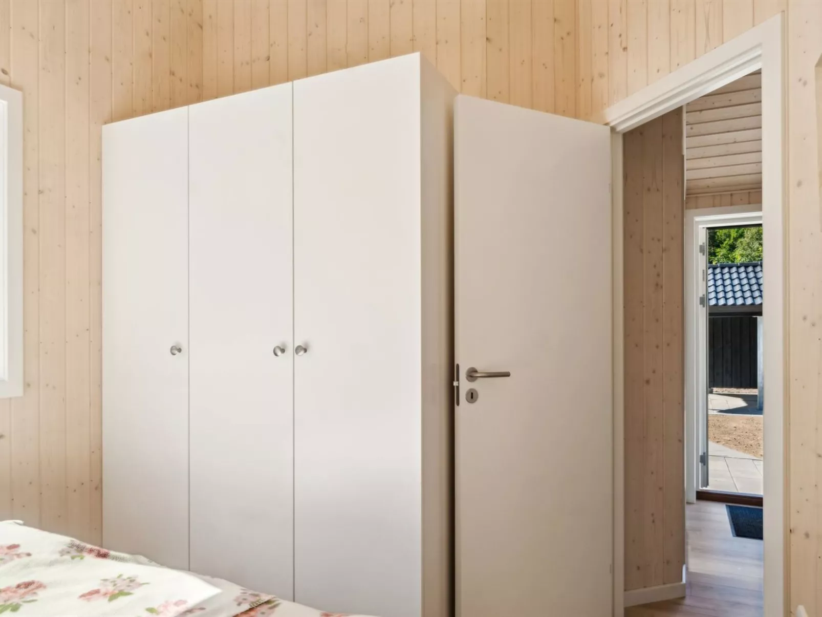 "Vojdan" - 600m from the sea-Binnen