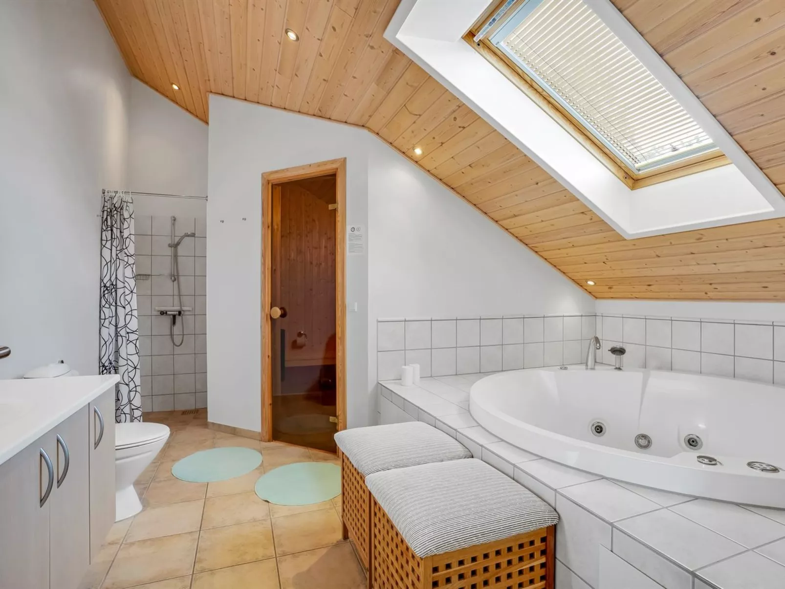 "Gudlaug" - 1km from the sea-Binnen