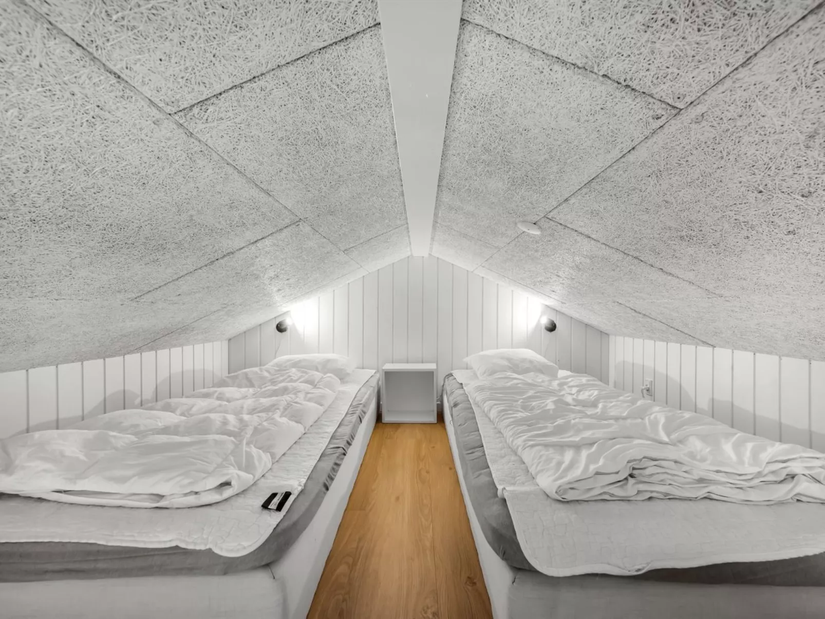 "Antonelle" -  from the sea-Binnen