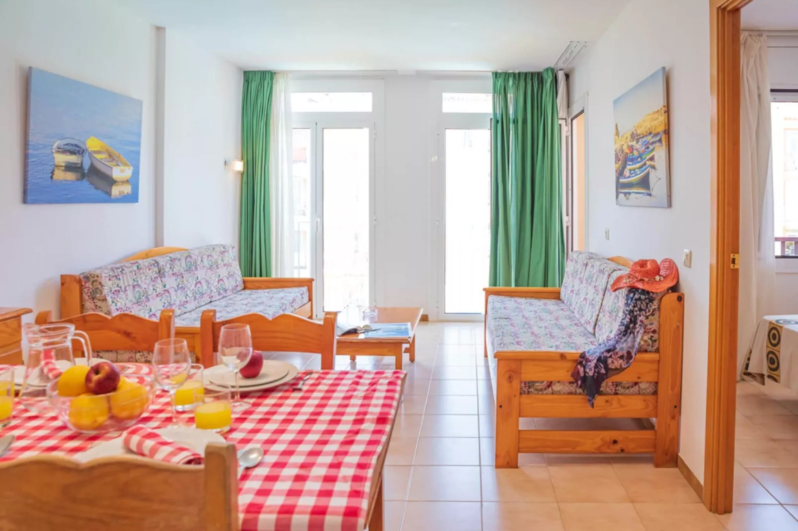 APARTAMENTOS COMTE D'EMPURIES B24-Woonkamer