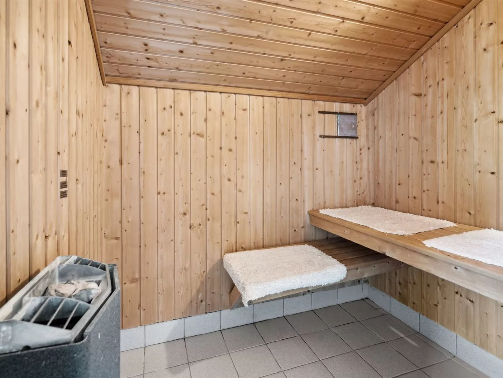 "Enida" - 350m to the fjord-Binnen