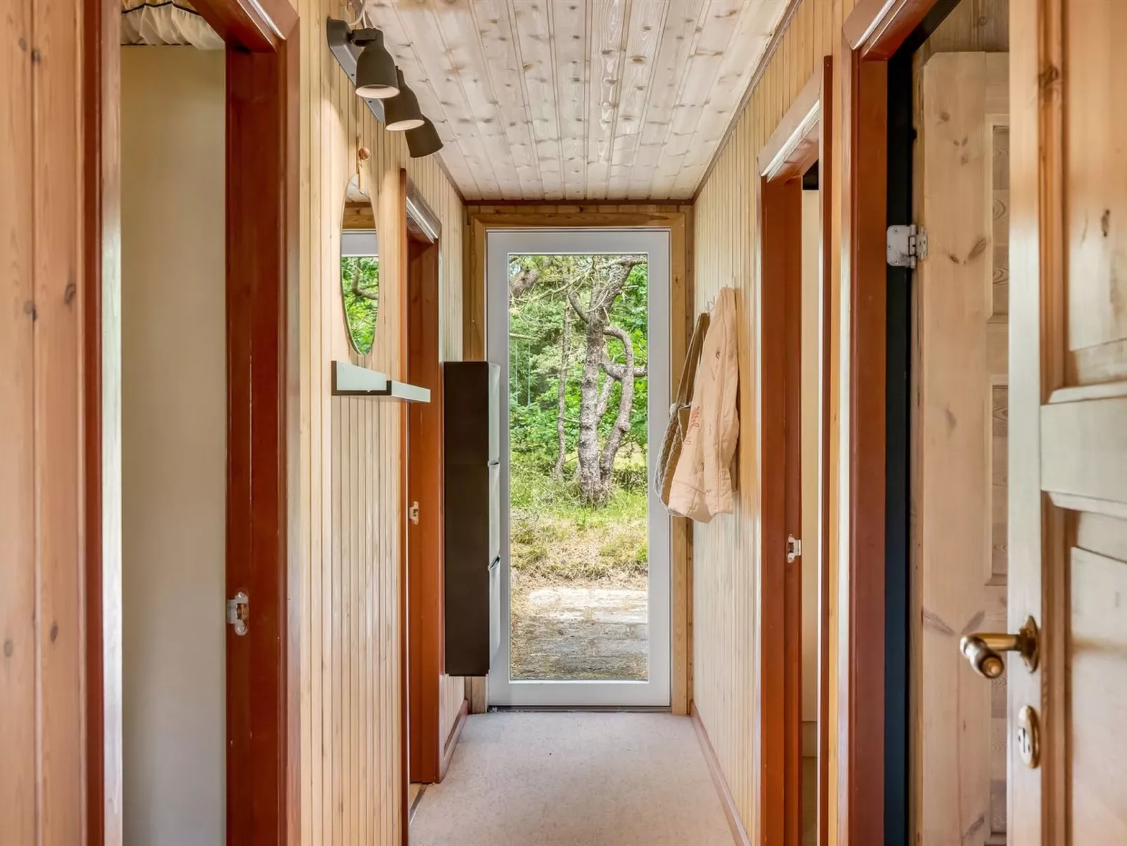 "Regine" - 1.1km to the fjord-Binnen